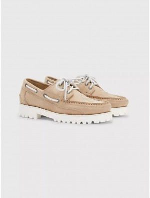 Tommy Hilfiger Cleated Leather Boat Shoe Shoes Sandalwood | 3561-WKFJO
